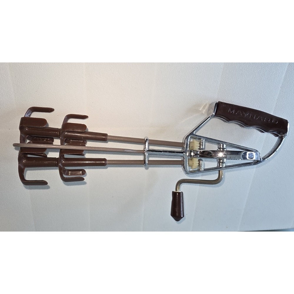 Vintage Maynard Egg Beater Manual Hand Mixer Double Nylon Beaters Brown Handle‎